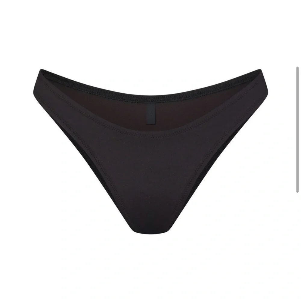 SKIMS Cheeky Tanga Bikini Bottom in Onyx. NWT!